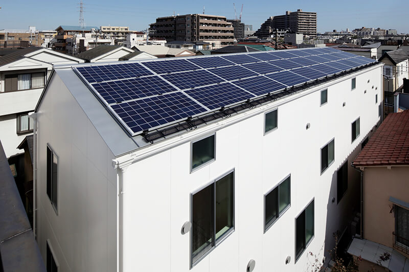 北側通路外観太陽光発電パネル